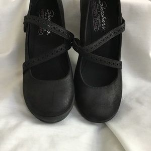 Skechers Rumbler Wave Filigree Laser Cut Strap Mary Jane Wedge Pump, Black 7.5M